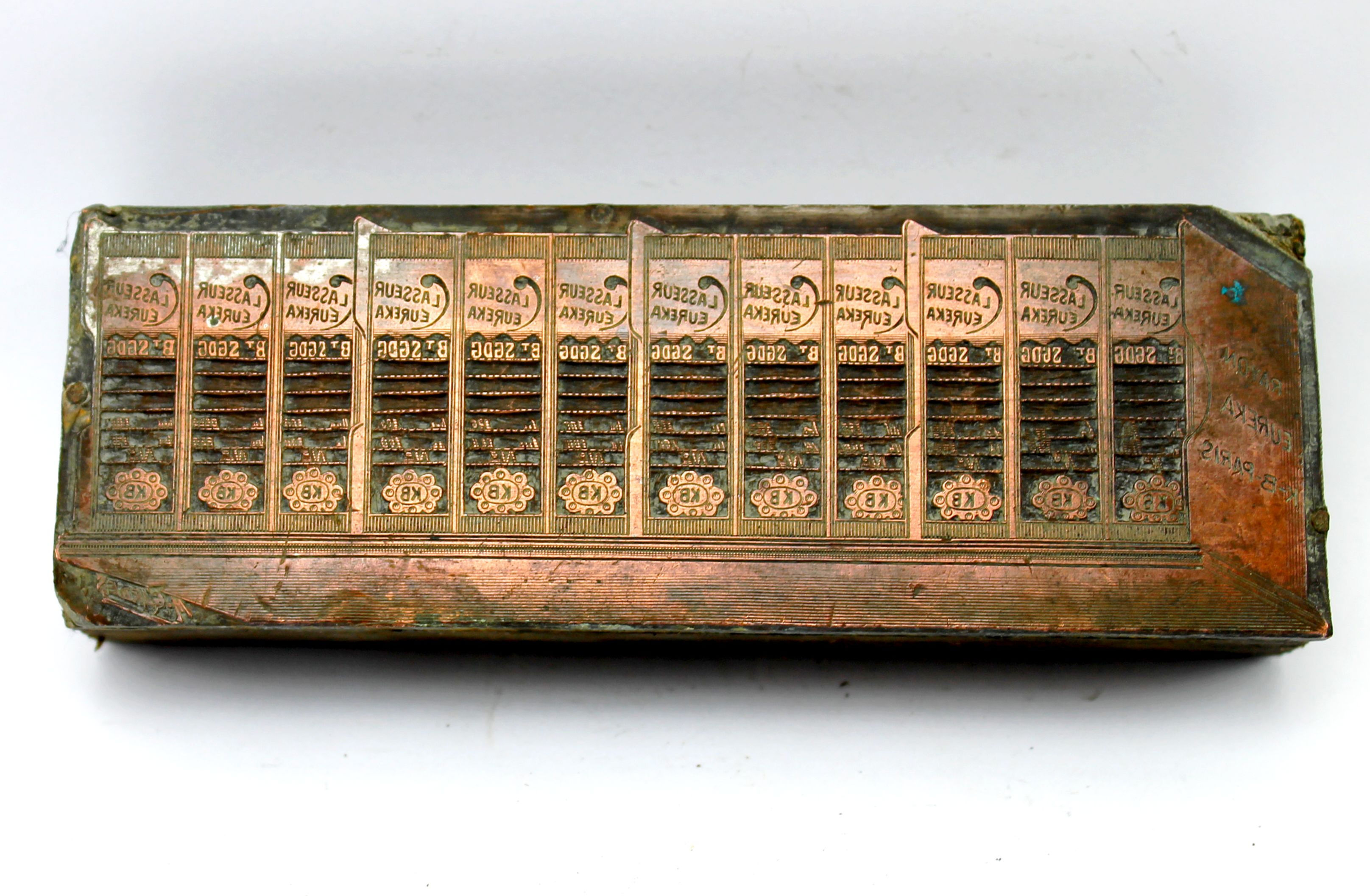 MATRICE / TYPON ORIGINALE D'IMPRIMERIE - KRATZ-BOUSSAC CUIVRE / BOIS EURÉKA (22)