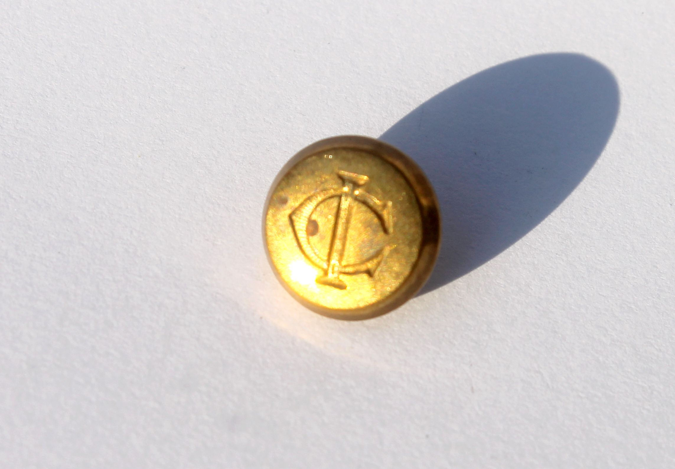 BOUTON UNIFORME ANCIEN DE LIVRÉE CHIFFRÉ ENTRELACÉ - MONOGRAMME "CI" - A.M & Cie