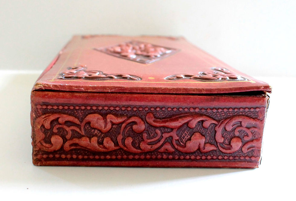 Μικρογραφία: MAGNIFIQUE ANCIEN COFFRET, BOITE EN CUIR MARTELÉ / REPOUSSÉ + DORURE 30x13,5x5cm