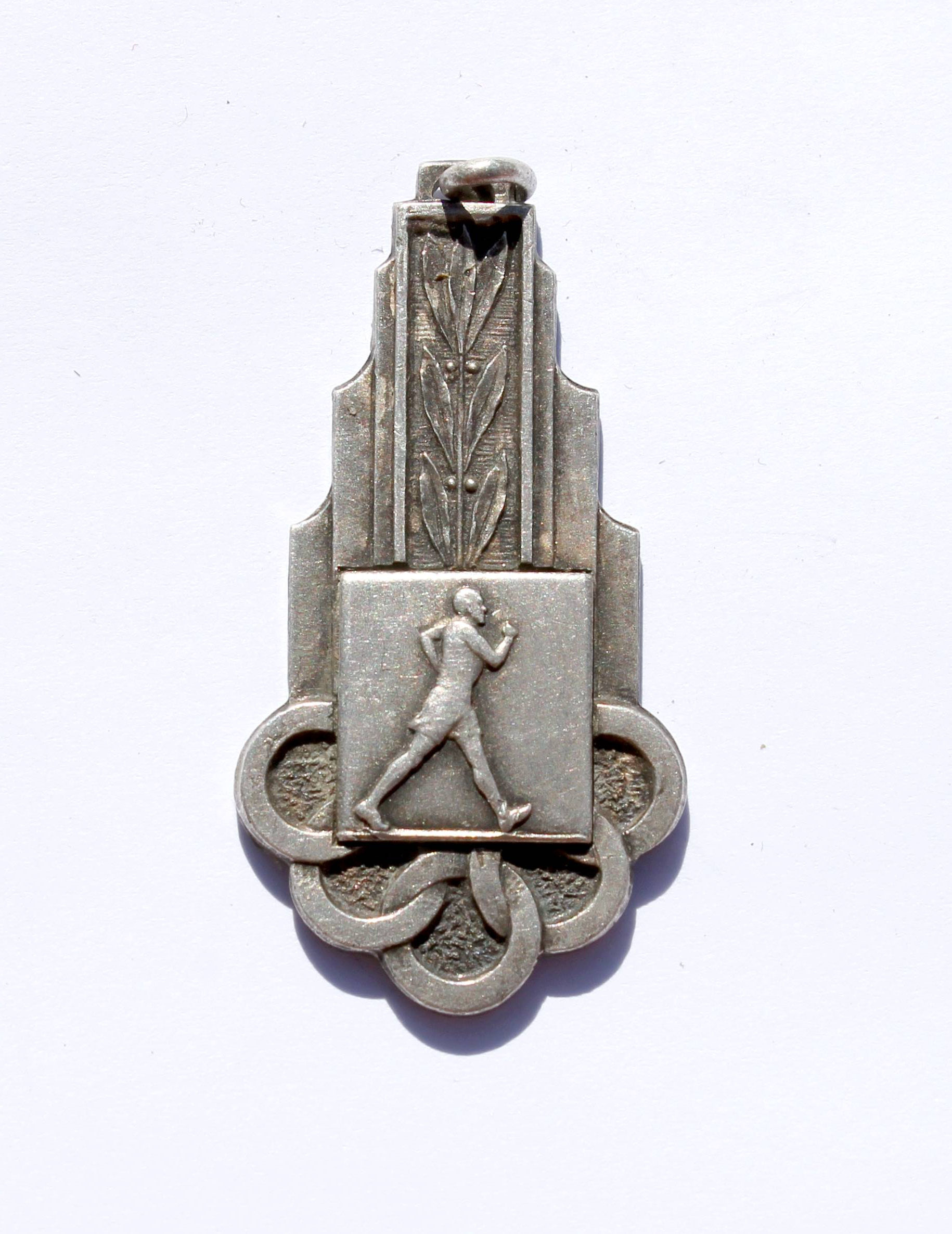 ANCIENNE MEDAILLE SPORT: ATHLETISME COURSE MARCHE A PIED CROSS 1950-70 D:47x24mm