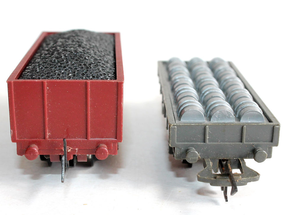 Indexkép: JOUEF HO x2 WAGON TOMBEREAU SNCF AVEC CHARGEMENT MARCHANDISE DE CHARBON ET BIDON