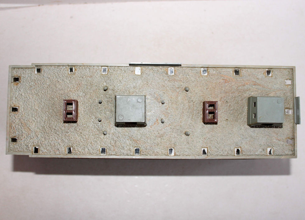 Pikkukuva: KIBRI HO 8200 MAQUETTE BLOC BARRE IMMEUBLE, APPARTEMENT HLM + BOUTIQUE, COMMERCE