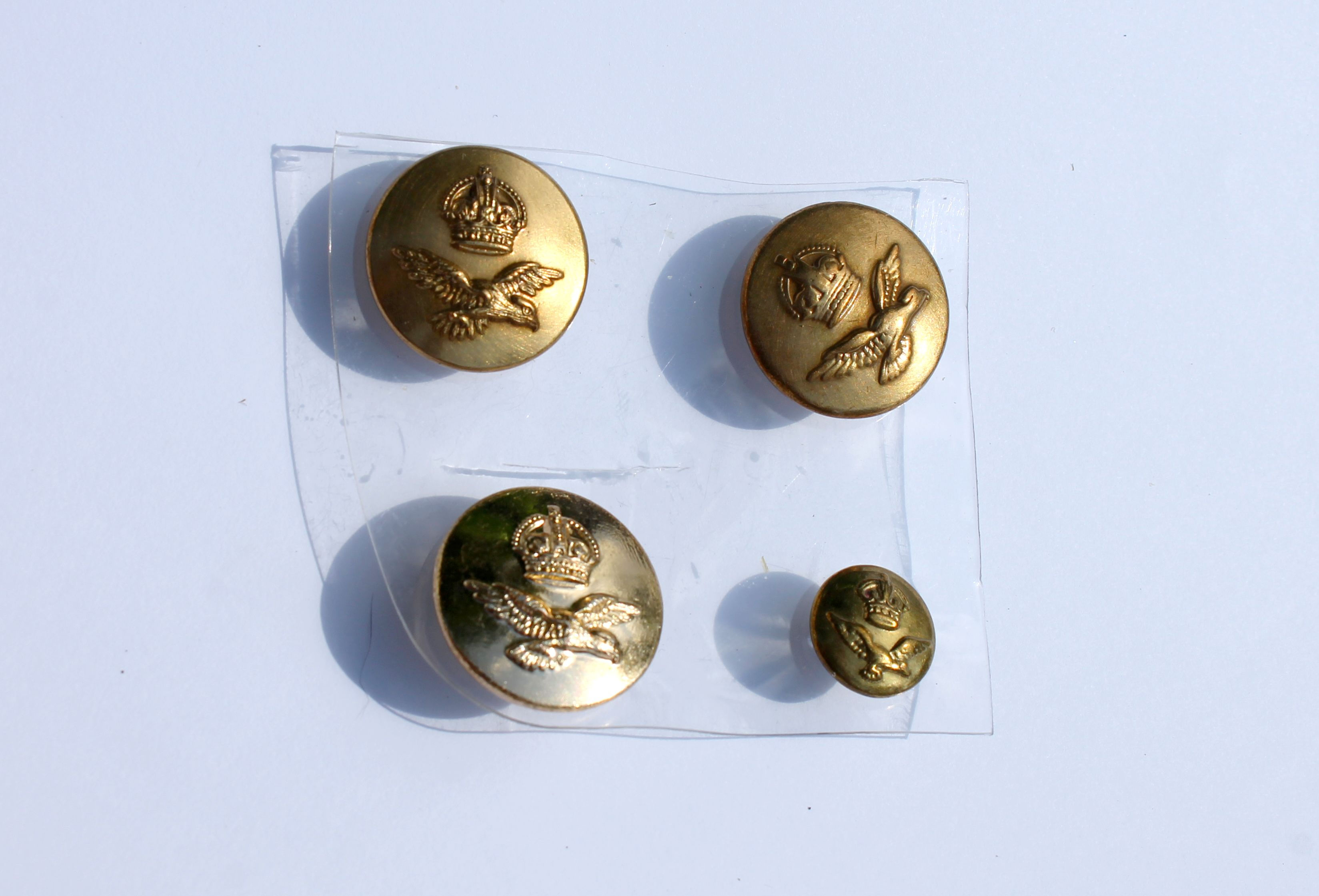 4 BOUTON UNIFORME MILITAIRE ANGLAIS GARDE ARMÉE - COURONNE + AIGLE / BUTTON ARMY