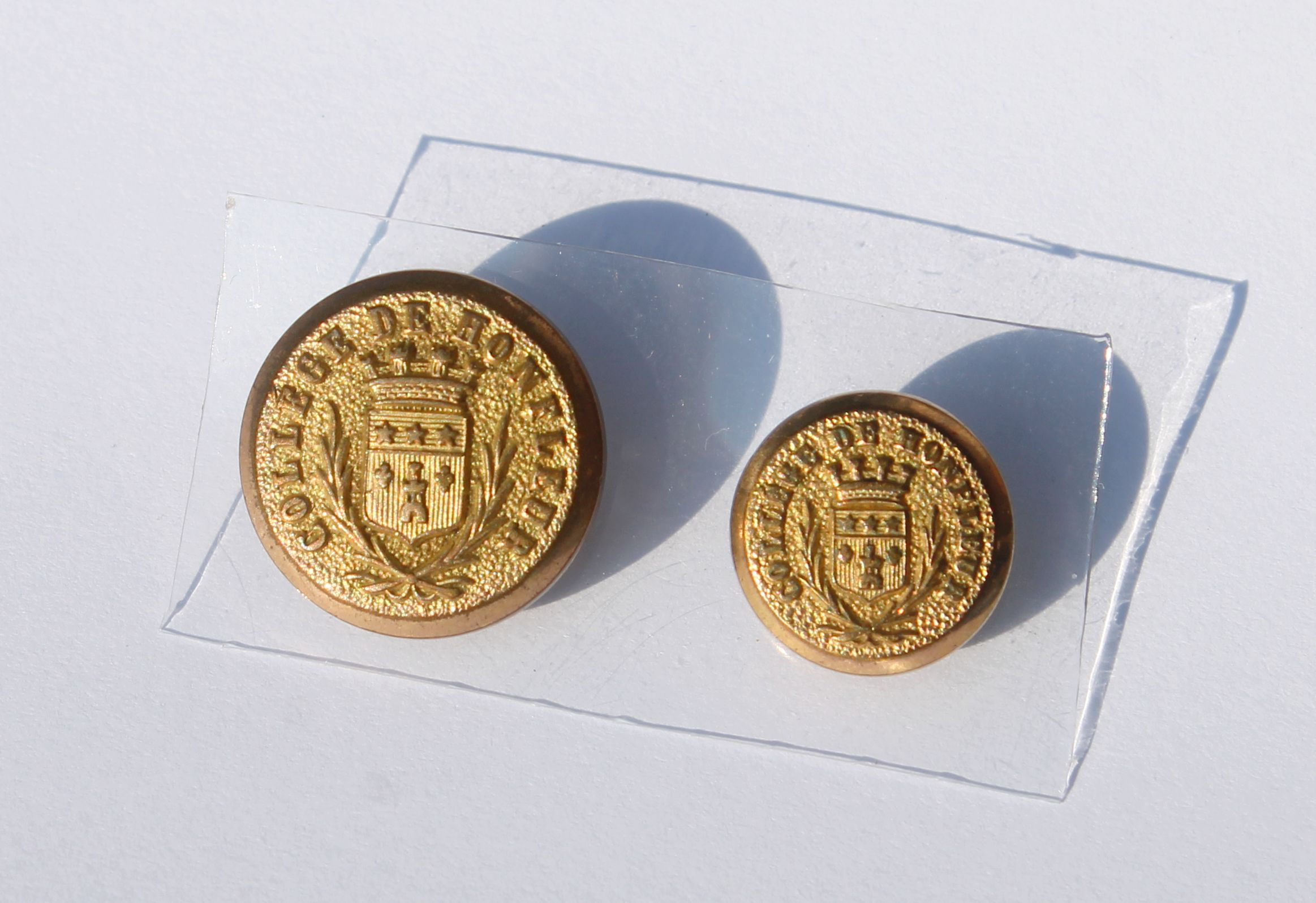 2 BOUTON UNIFORME ANCIEN - COLLEGE DE HONFLEUR - EM. ROYER & FILS D:14,18mm