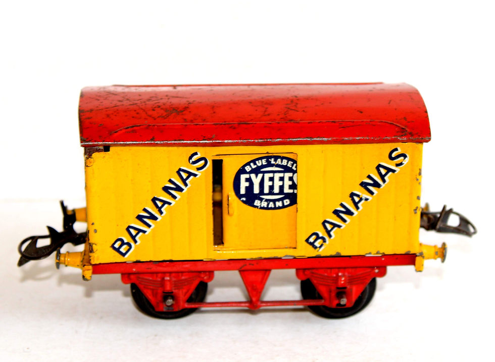 Miniature : HORNBY 1/48 O WAGON COUVERT A PORTE COULISSANTE, BANANAS FYFFES BLUE LABEL, 1930
