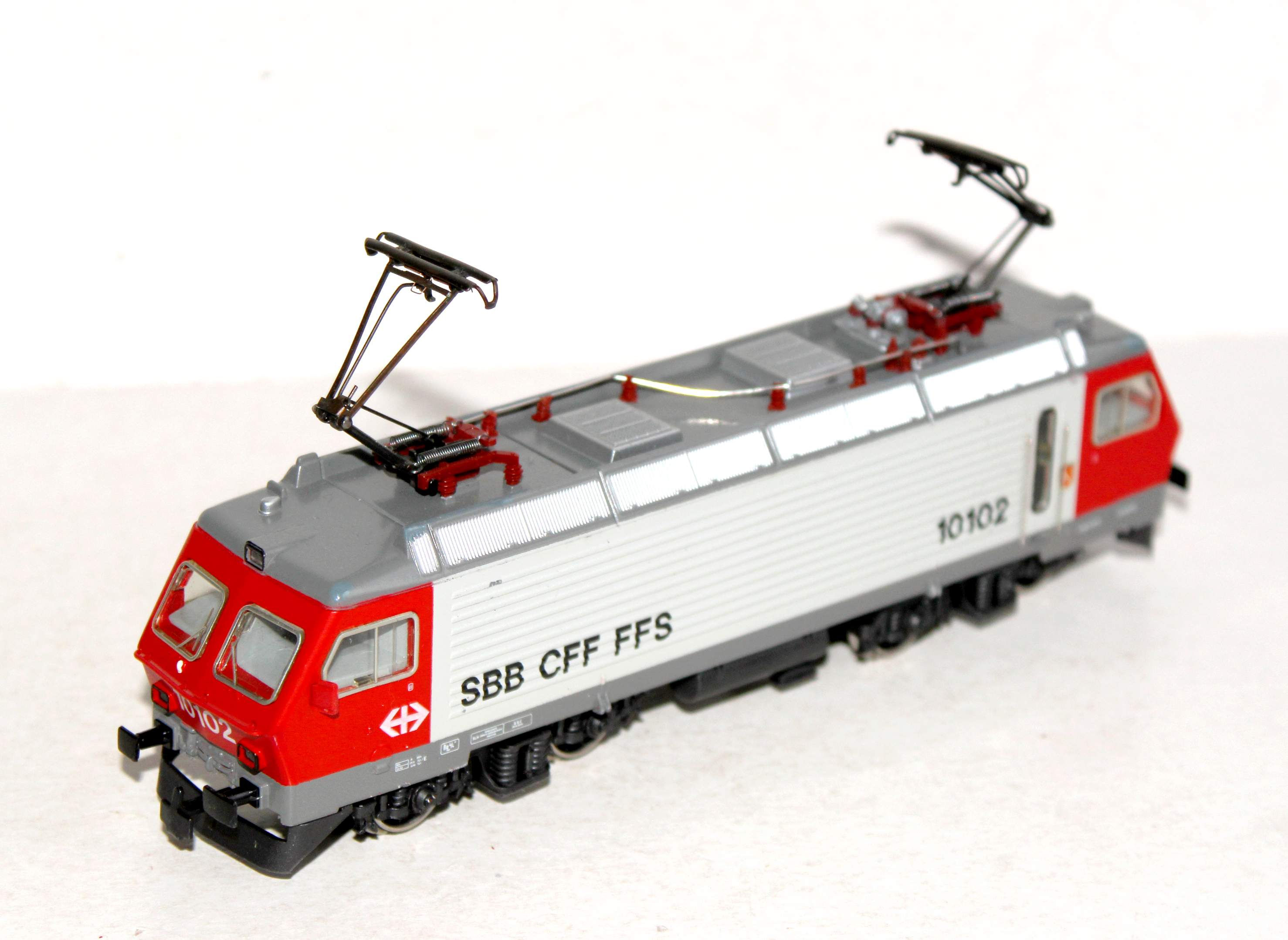 MARKLIN HO 8323 LOCOMOTIVE MOTRICE ELECTRIQUE FFS Re 4/4 10102 MOTEUR + FEUX OK