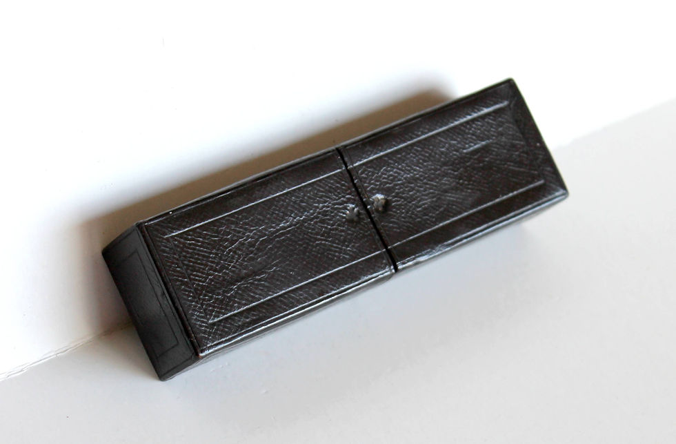 JOLI ANCIEN ETUI ou BOITE EN CUIR NOIR MARTELÉ / REPOUSSÉ - 12,5x4x2,8cm VINTAGE