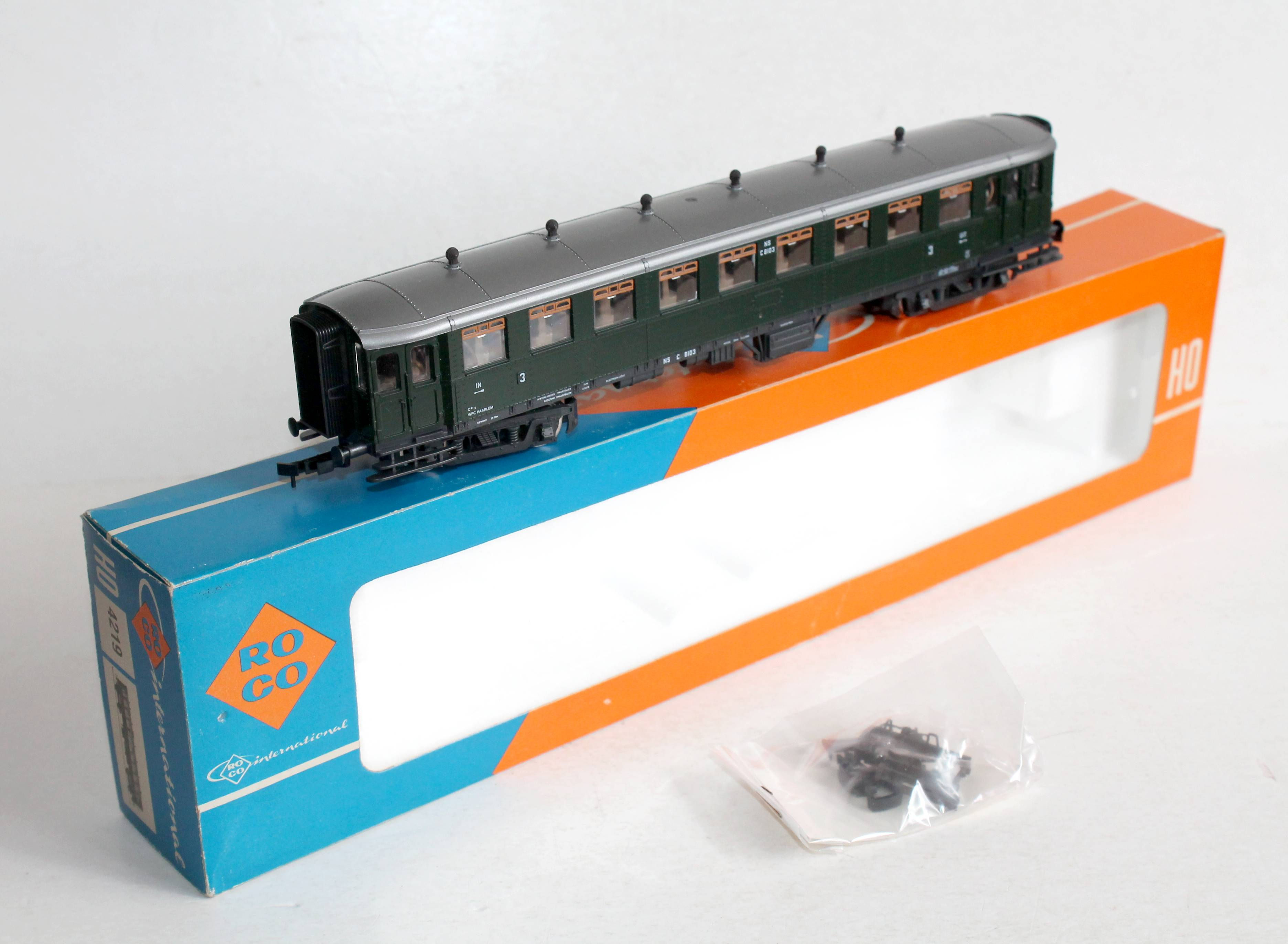 ROCO HO 4219 VOITURE VOYAGEUR BROCHET 3e CLASSE NS 810 WAGON AMENAGÉ + ECLAIRAGE