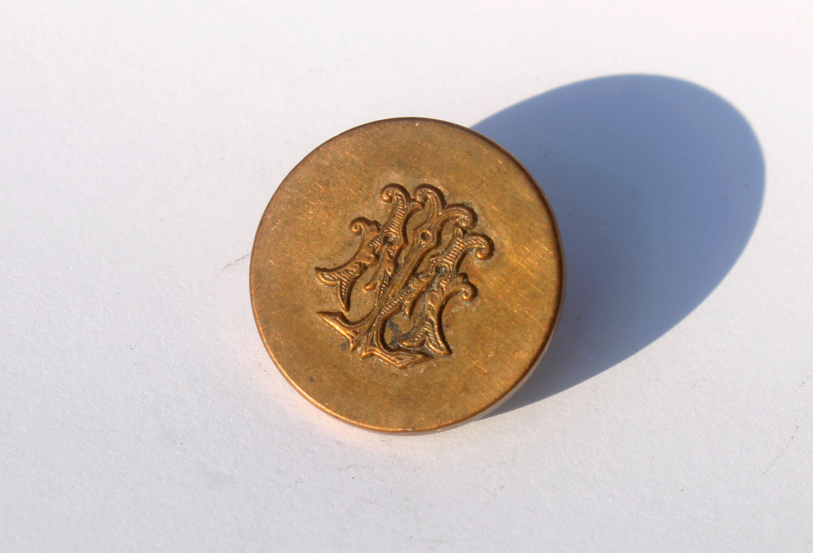 BOUTON UNIFORME ANCIEN DE LIVRÉE CHIFFRÉ ENTRELACÉ - MONOGRAMME "WT" - G & Cie –