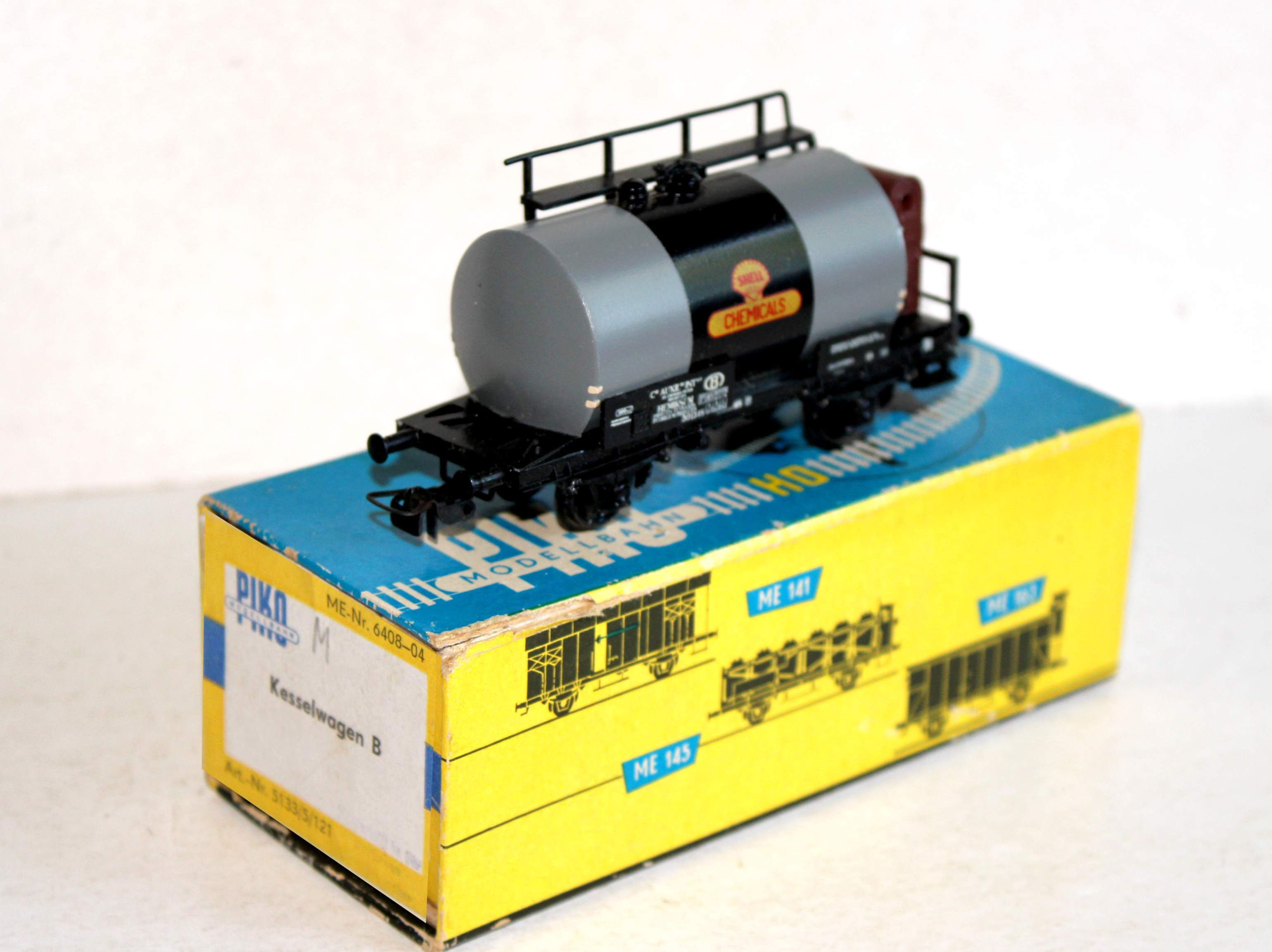 PIKO HO 5/ 6408-04 WAGON CITERNE SHELL + CABINE FREIN PORTE RESERVOIR ESSENCE Be