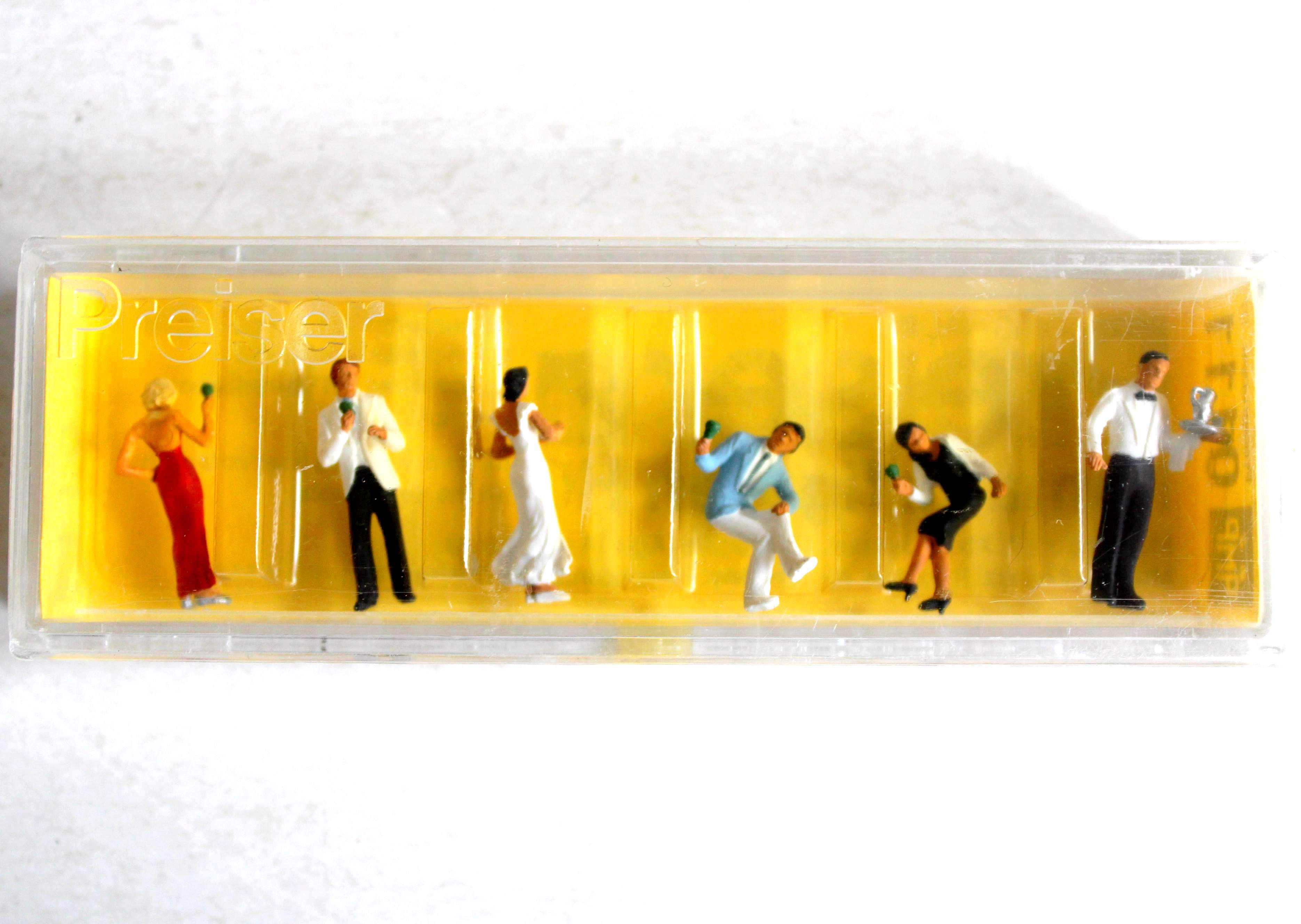 PREISER HO 111, 6 FIGURINE PERSONNE PERSONNAGE MARIAGE MARIÉ SERVEUR FEMME HOMME