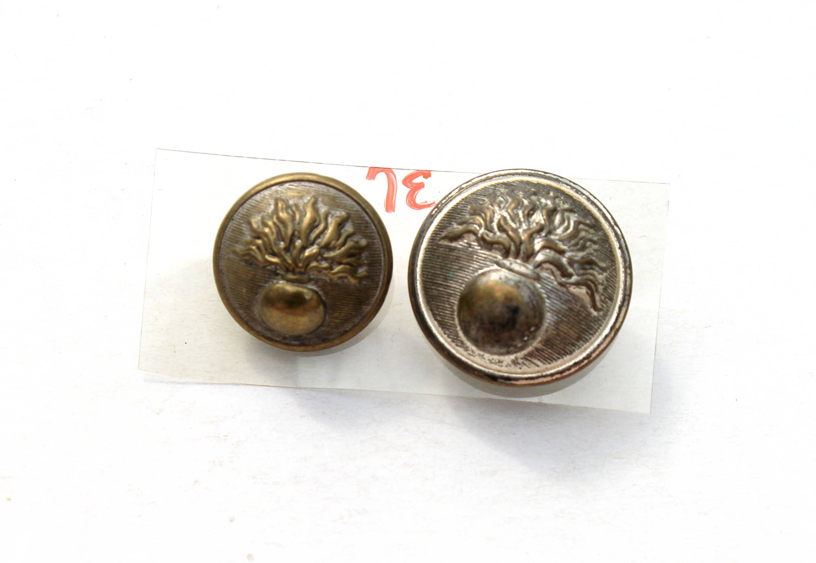 2 BOUTON UNIFORME MILITAIRE INFANTERIE ARMEE TERRE GENDARMERIE GRENADE D:17,21mm