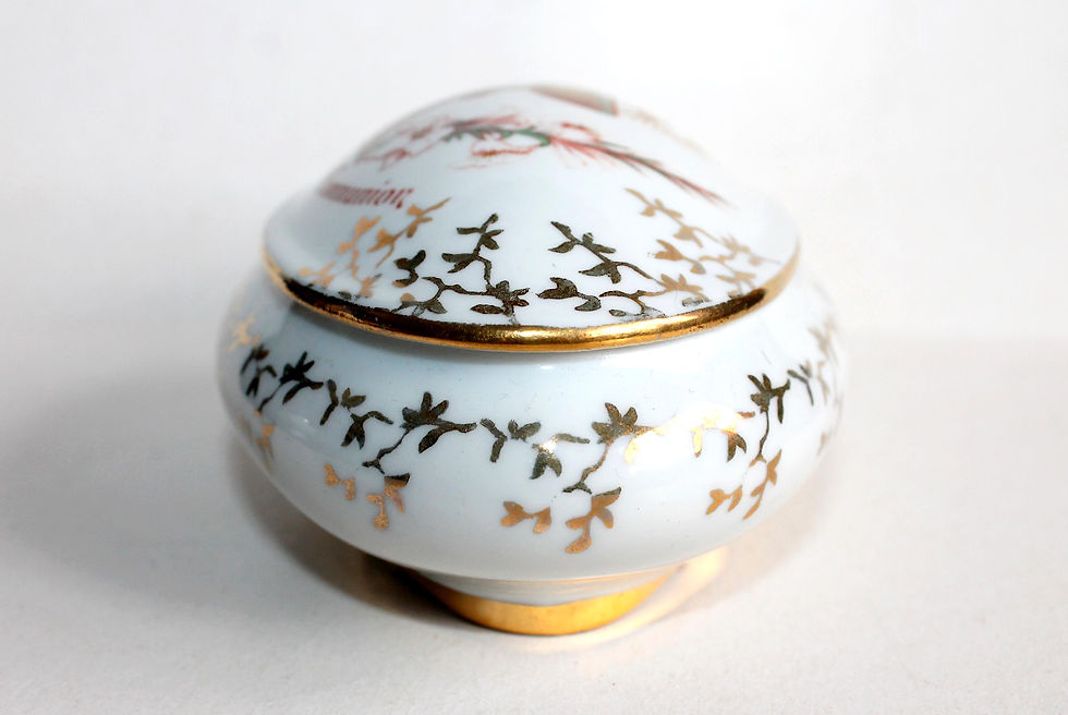 Miniatura: LIMOGES, BONBONNIERE BOITE, SOUVENIR DE COMMUNION en PORCELAINE, DORÉ PEINT MAIN
