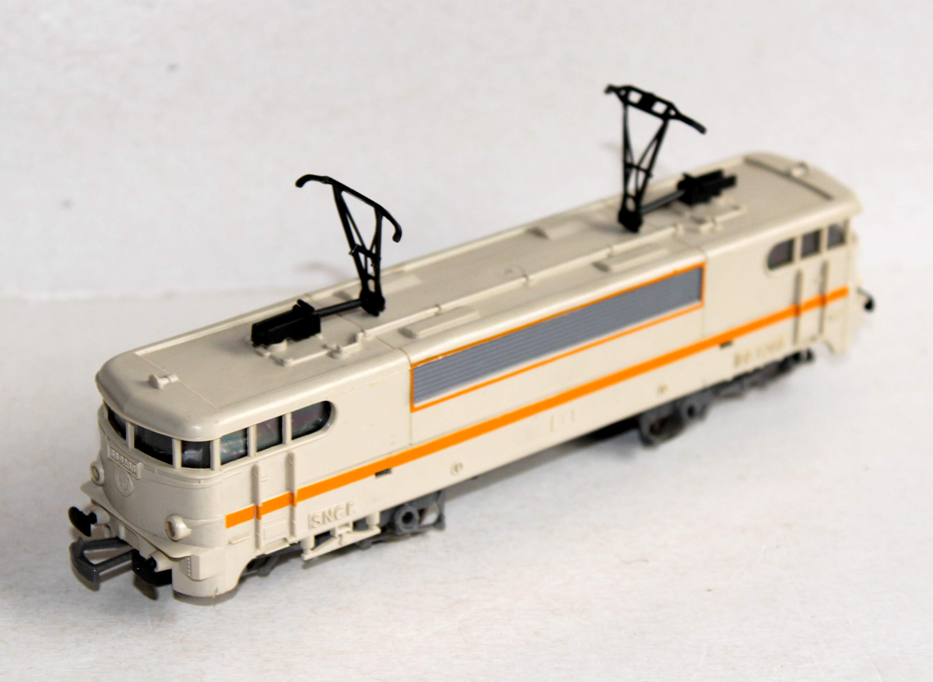 JOUEF HO LOCOMOTIVE MOTRICE ELECTRIQUE, SNCF BB 9201 TRAIN MOTEUR 12V 3 POLES OK