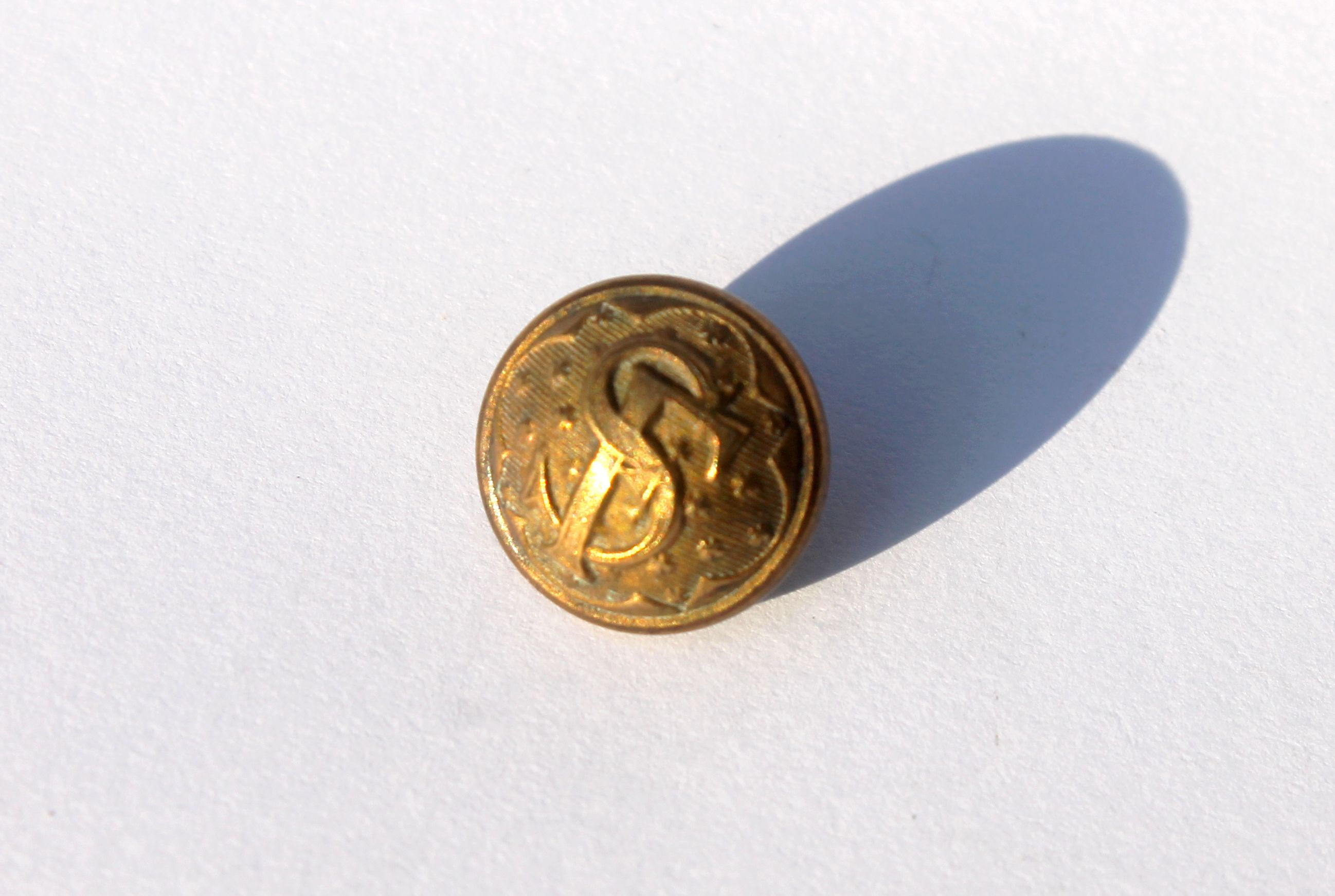 BOUTON UNIFORME ANCIEN DE LIVRÉE CHIFFRÉ ENTRELACÉ - MONOGRAMME "SF" - E.C PARIS