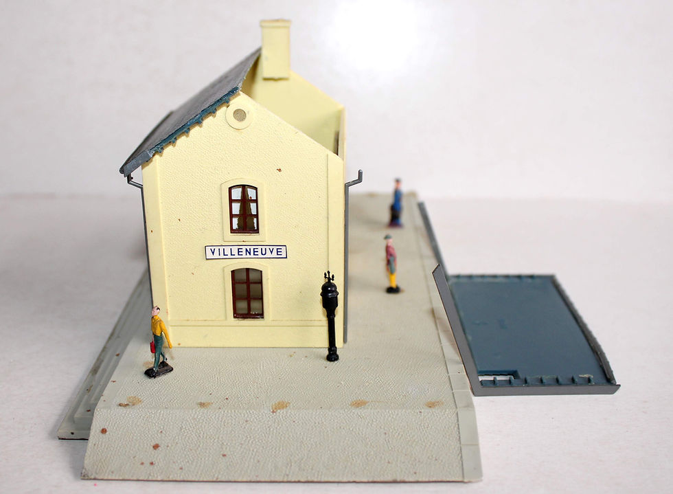 Thumbnail: JOUEF HO 1985 MAQUETTE GARE DE VILLENEUVE + 3 FIGURINES QUAI DIORAMA DECOR TRAIN