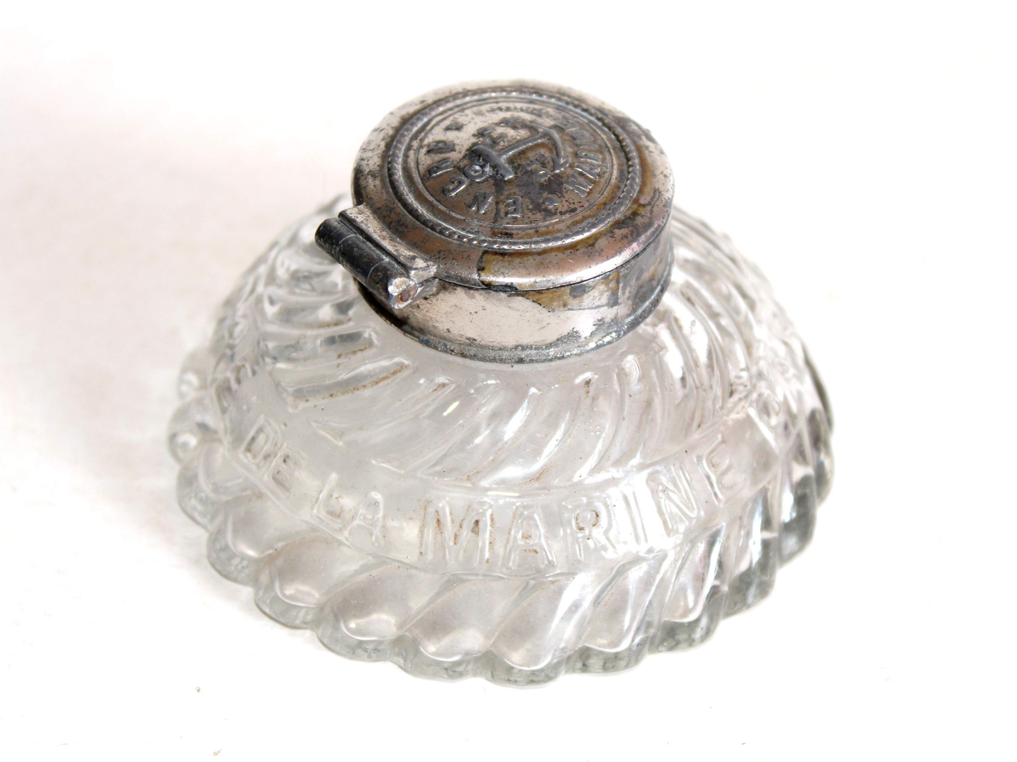 ANCIEN ENCRIER DE BUREAU EN VERRE "ENCRE DE LA MARINE PARIS" FLACON DECO TORSADE