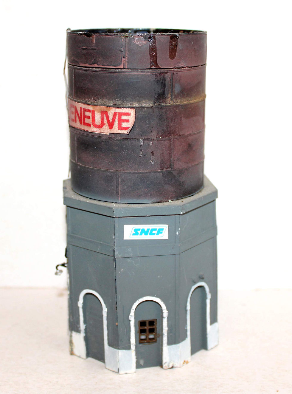 Миниатюра: JOUEF HO 1035 MAQUETTE RESERVOIR CHATEAU D'EAU VILLENEUVE CITERNE CUVE DIORAMA