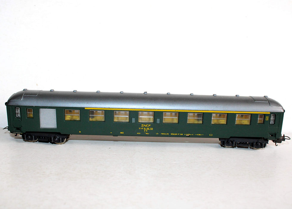 Pikkukuva: LIMA HO 309306 VOITURE MIXTE VOYAGEUR 1e Cl / FOURGON WAGON BAGAGE, SNCF AMENAGÉ