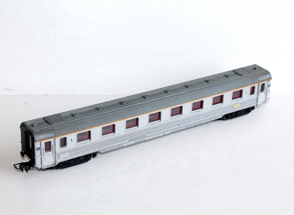 HORNBY HO 737 VOITURE VOYAGEUR INOX 1e CLASSE SNCF 1006 NANTES BORDEAUX, AMENAGÉ