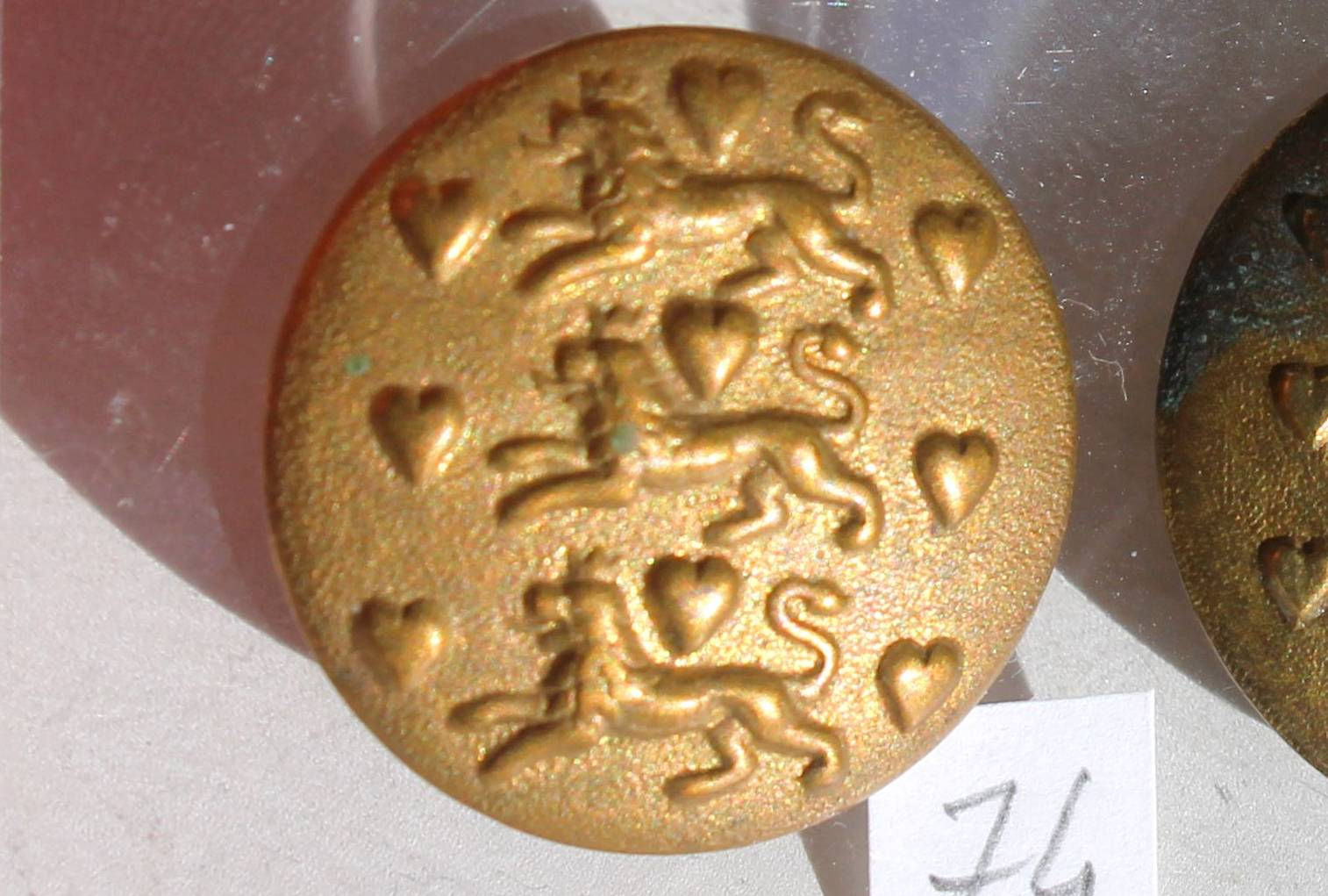 BOUTON UNIFORME ANCIEN MILITAIRE - AUX ARMES DU DANEMARK - SOLDAT - 25mm BUTTON