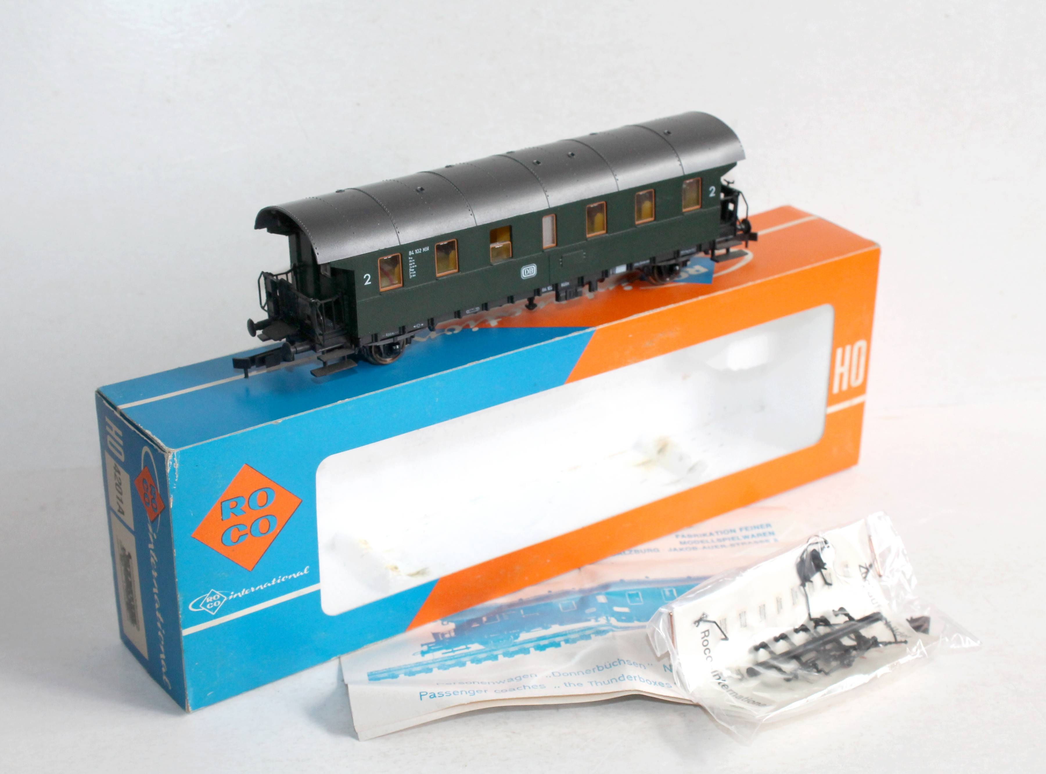 ROCO HO 4201A VOITURE VOYAGEUR BOITE A TONNERRE 2e Cl WAGON AMENAGÉ + ECLAIRAGE