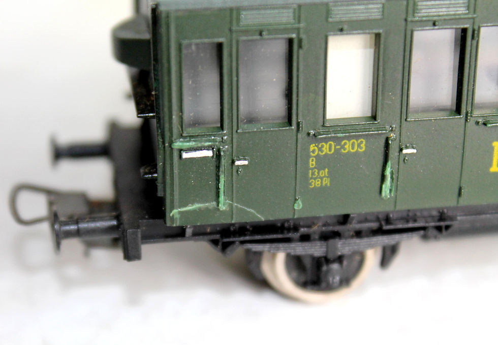 Indexkép: PIKO HO 314 01 VOITURE VOYAGEUR TOURISME WAGON COMPARTIMENT DR 530-303, A MONTER