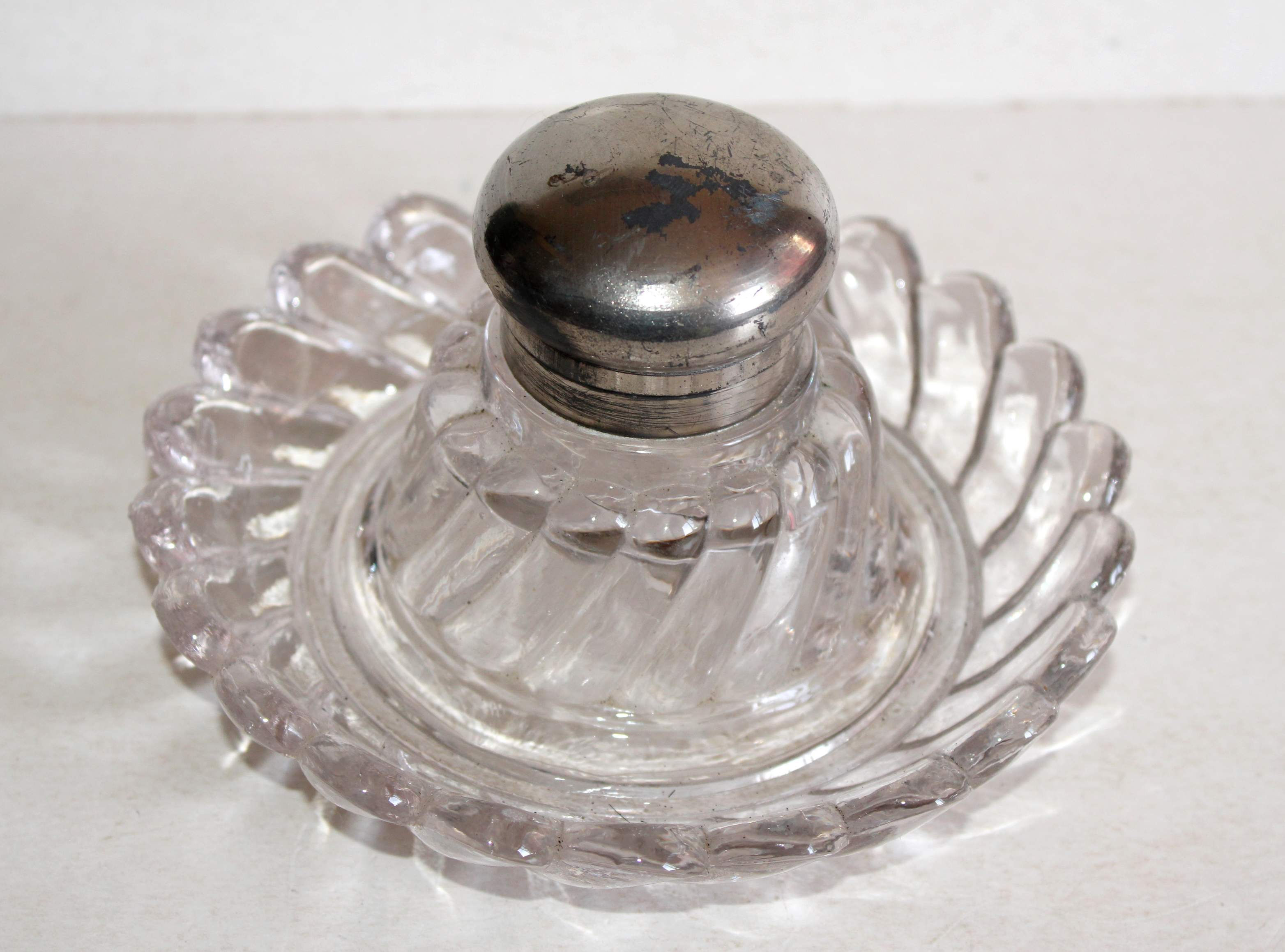 JOLI ANCIEN ENCRIER DE BUREAU PORTE PLUME EN CRISTAL FLACON DECO TORSADE 15x10cm