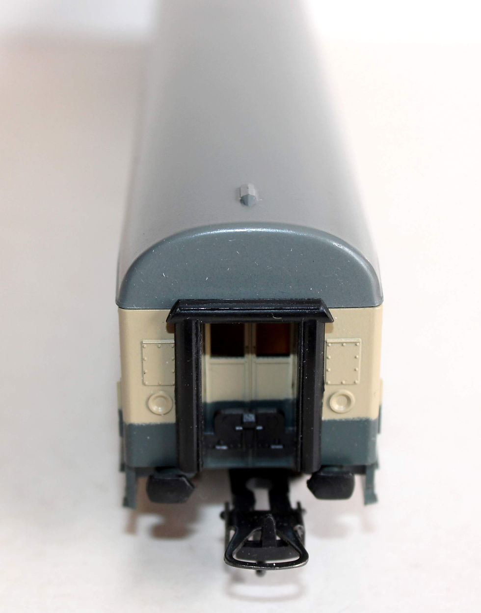 תמונה ממוזערת: LIMA HO 9138 309138 VOITURE VOYAGEUR GRAND CONFORT 1e CLASSE FS IT WAGON AMENAGÉ