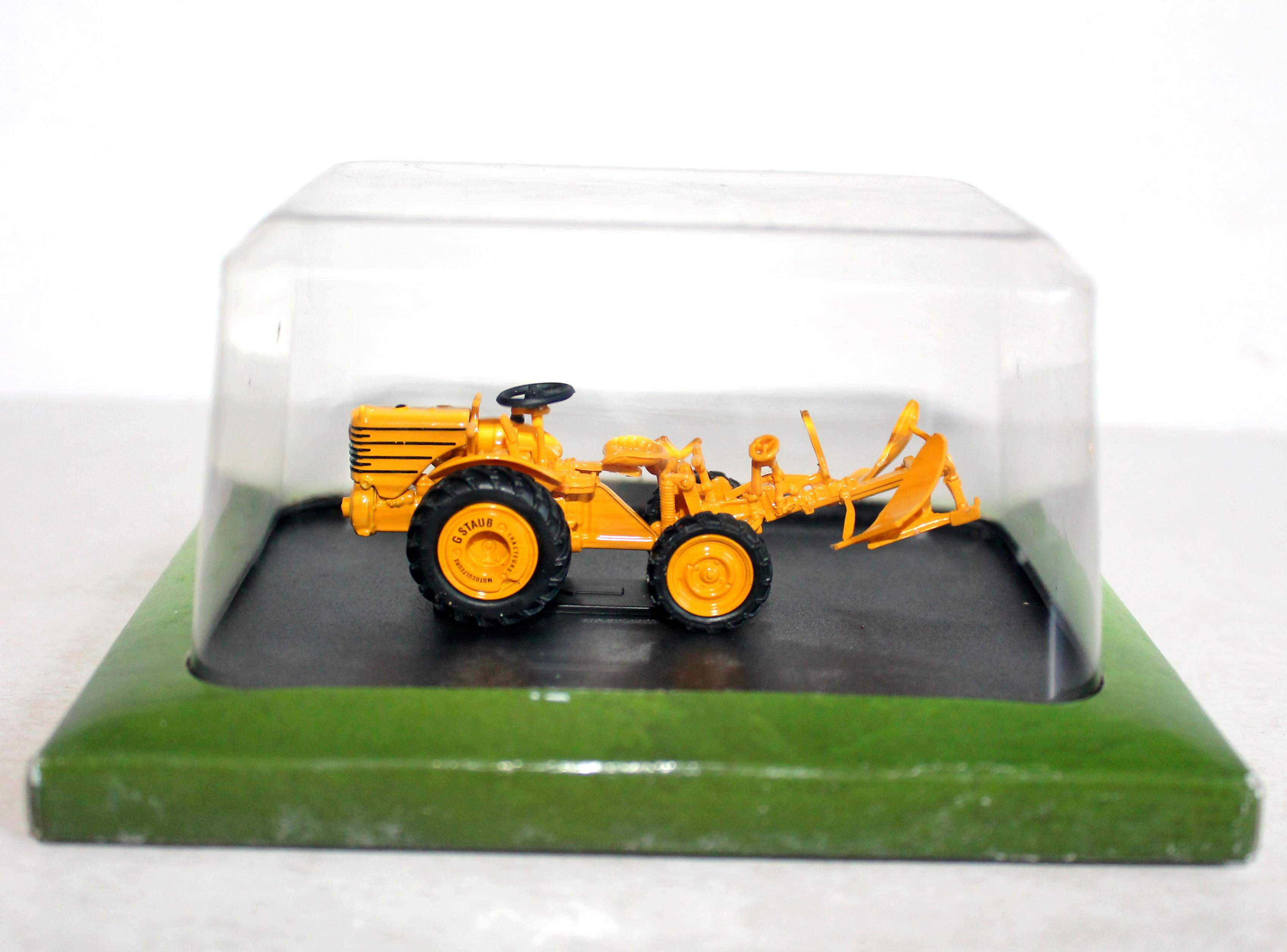 MINIATURE TRACTEUR, ENGIN AGRICOLE 1/43 - STAUB RT4 - 1954 - HACHETTE / NEUF !