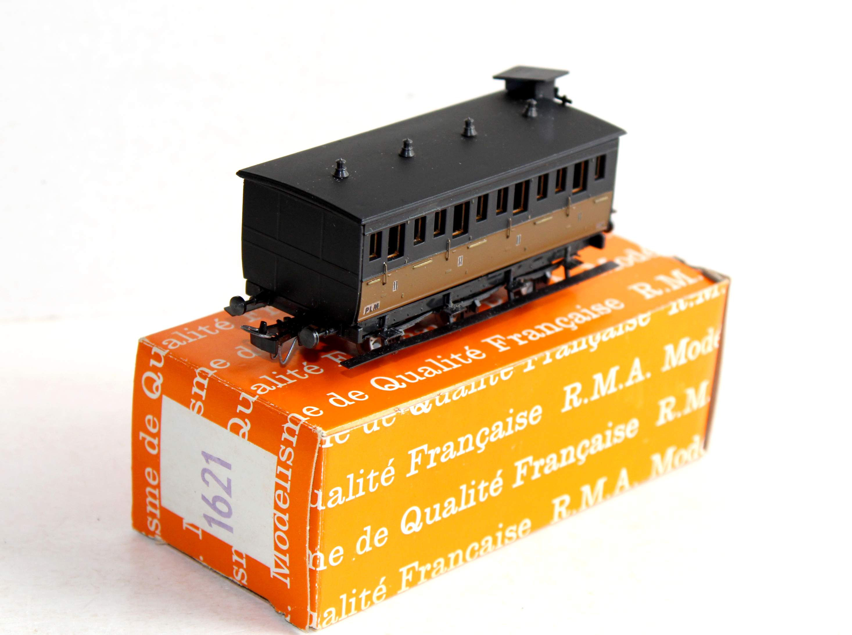 RMA HO 1621 VOITURE VOYAGEUR 2e CLASSE WAGON A GUERITE PORTIERE LATERALE PLM B4f