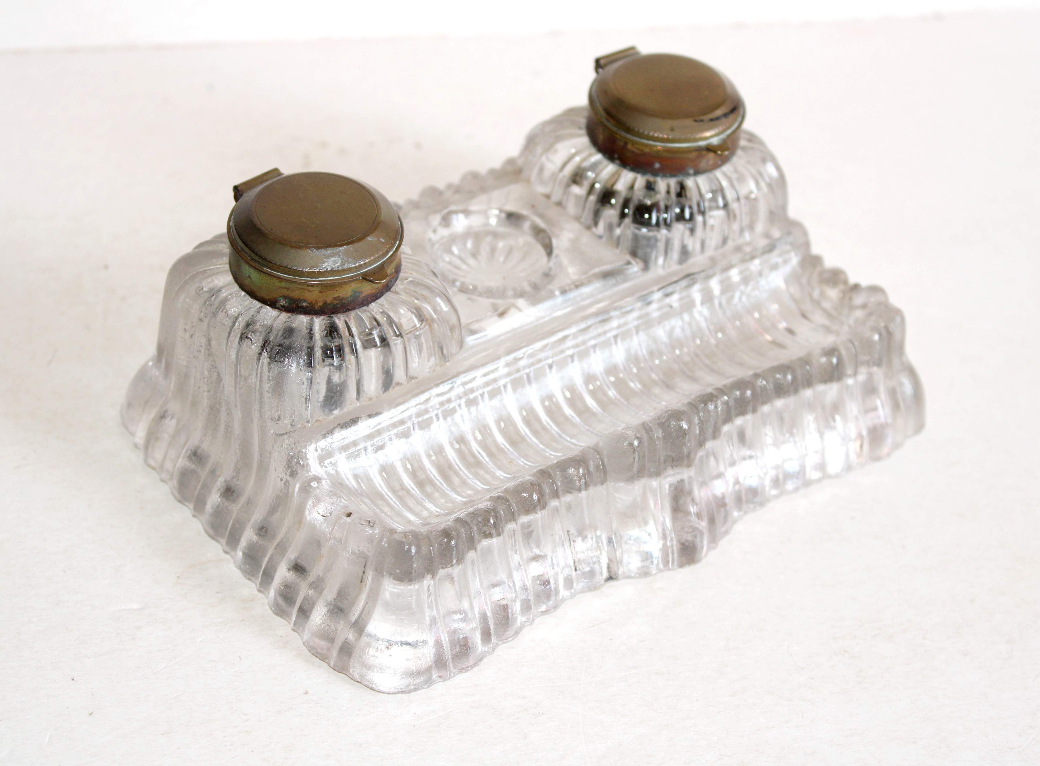 ANCIEN DOUBLE ENCRIER DE BUREAU ET PORTE PLUME EN VERRE PERIODE ART DECO 17x12cm