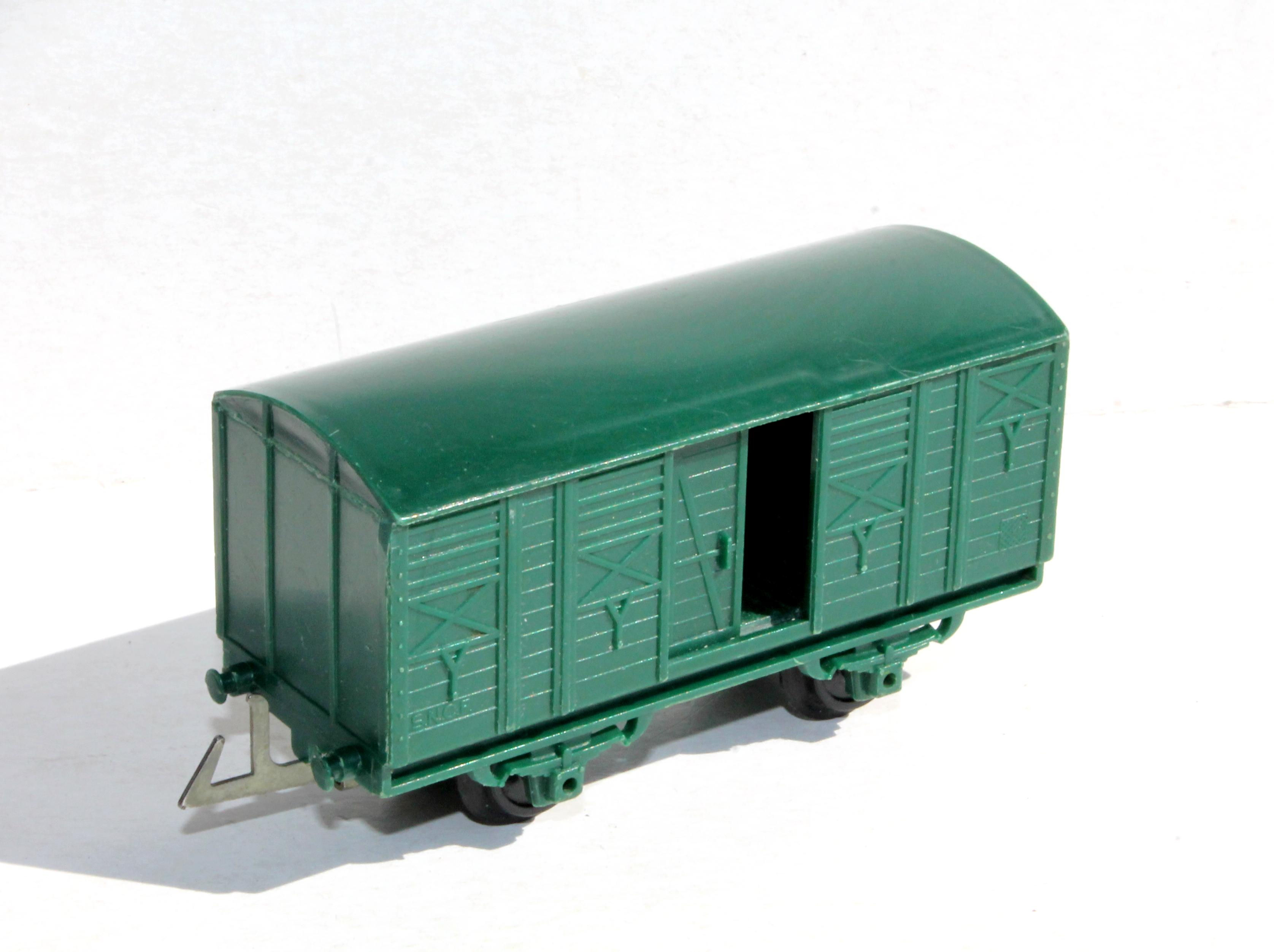 JOUEF CHAMPAGNOLE HO 635 WAGON COUVERT, A PORTE COULISSANTE FOURGON SNCF, TRAIN