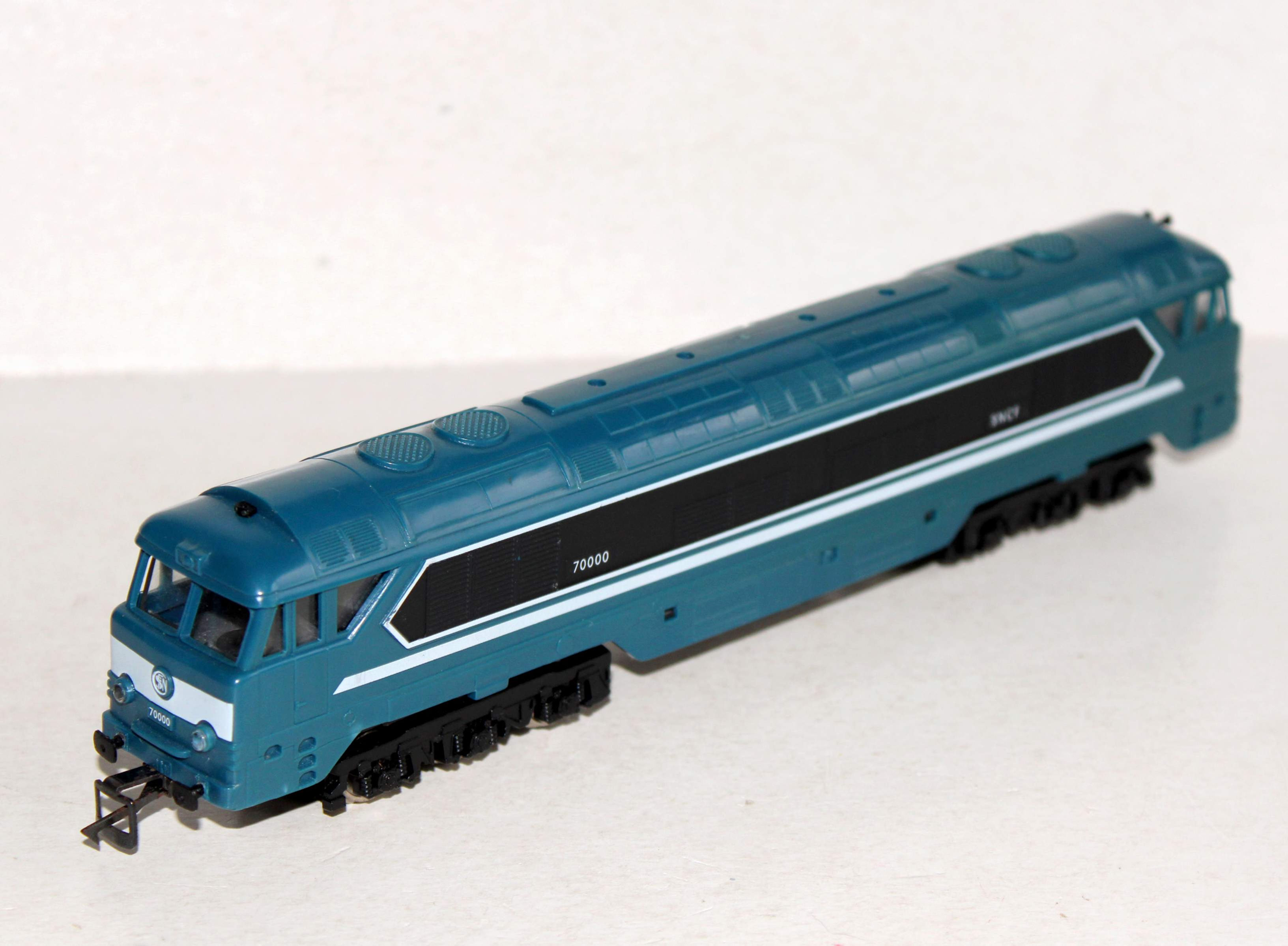 MEHANO HO 1/87 LOCOMOTIVE DIESEL ELECTRIQUE SNCF CC 70000, MOTEUR + ECLAIRAGE OK