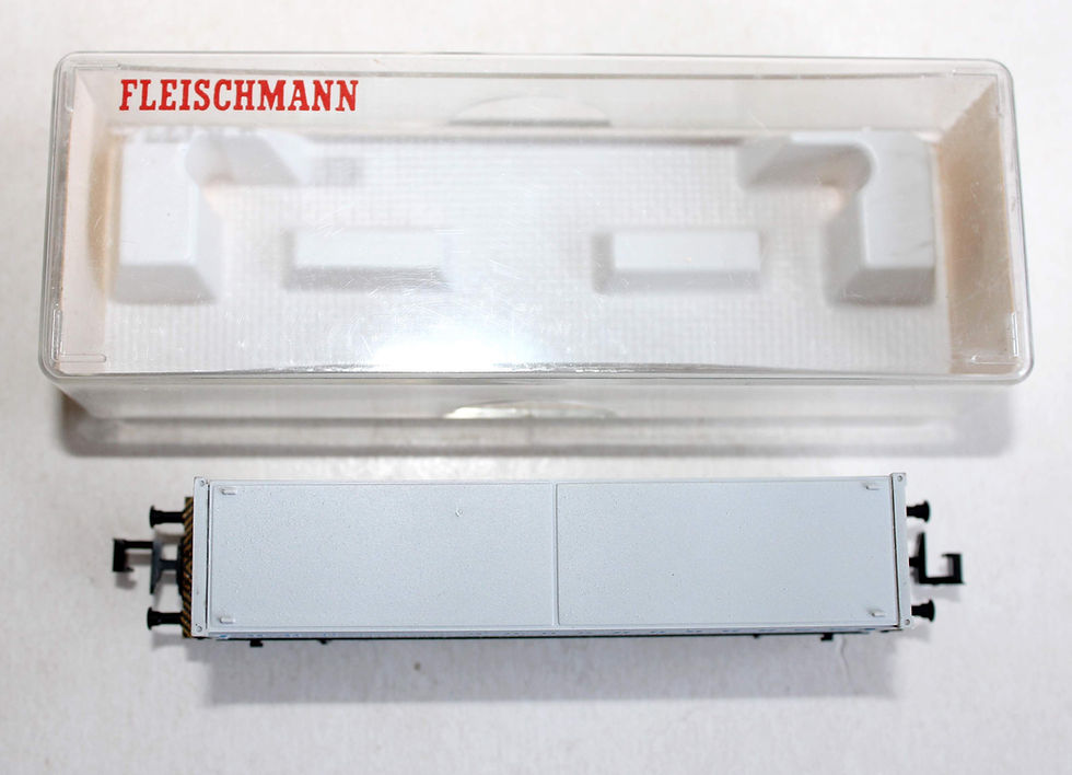 섬네일: FLEISCHMANN N, 8242 WAGON PLATEFORME PORTE CONTAINER + CONTENEUR WORLD TRANSPORT