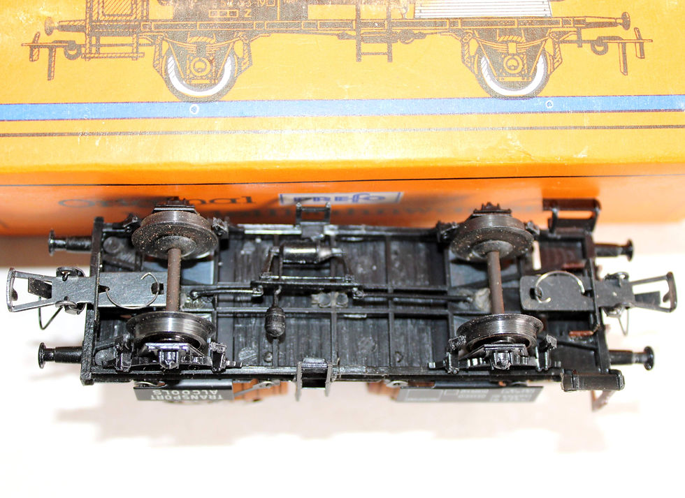 섬네일: PIKO PREFO HO 426/117 WAGON BI-FOUDRE, TONNEAU CITERNE A VIGIE, TRANSPORT ALCOOL