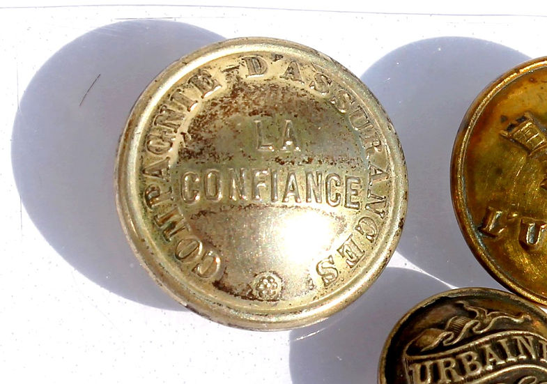 BOUTON UNIFORME ANCIEN COMPAGNIE D'ASSURANCE LA CONFIANCE - SUPERIEUR Fra D:25mm