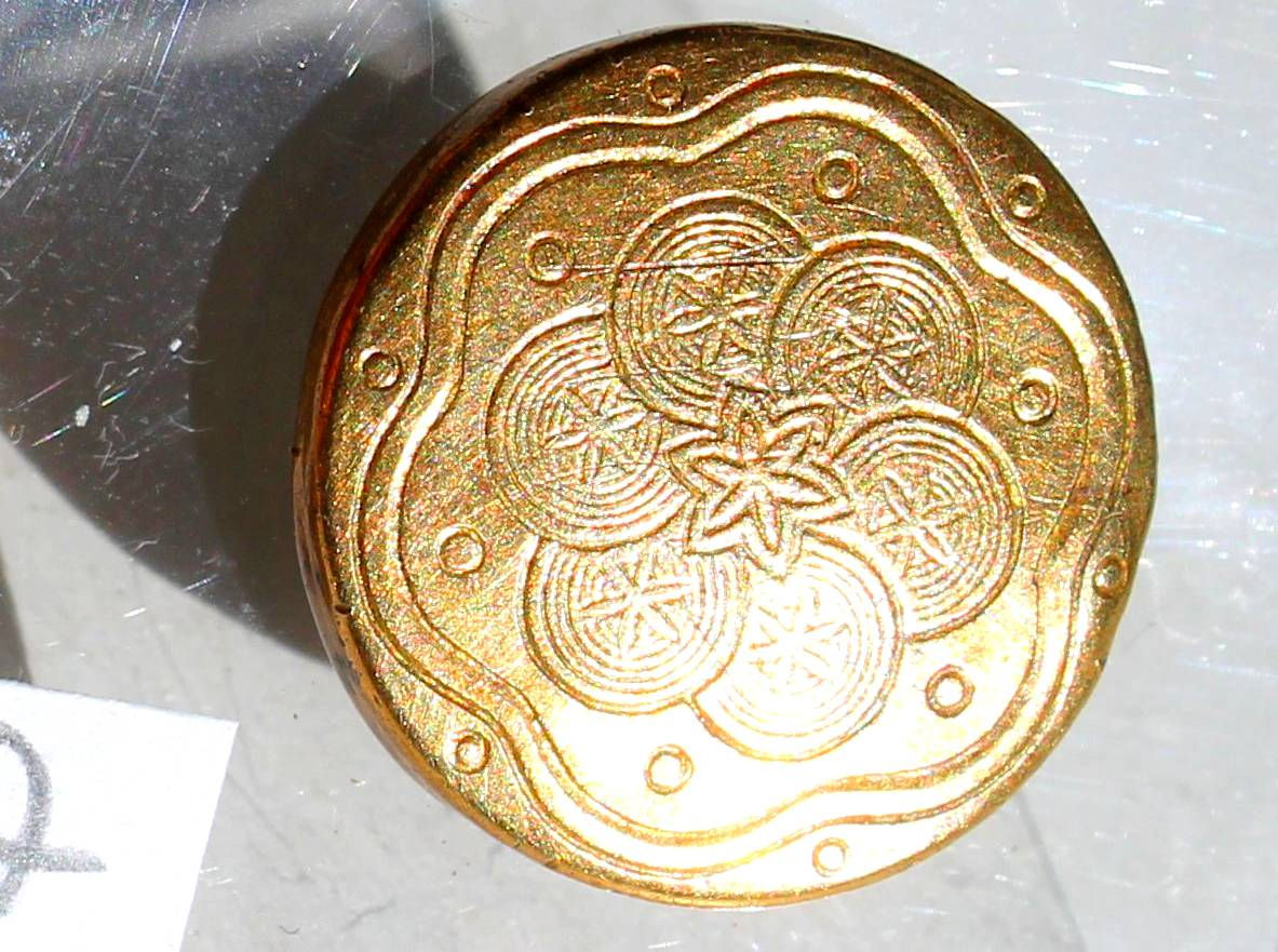 BOUTON PLAT UNIFORME DE COLLECTION - PLAQUÉ OR? ROSACE ETOILE 18mm BUTTON ANCIEN