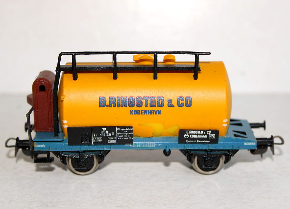 Pikkukuva: PIKO HO 5/ 6408-06 WAGON CITERNE B. RINGSTED + CABINE FREIN, PORTE RESERVOIR DSB