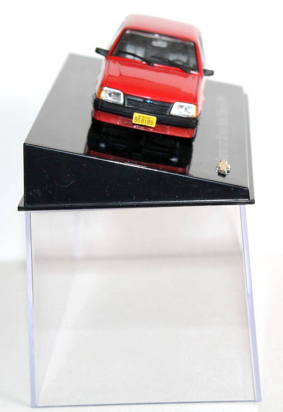 Miniature : CHEVROLET MONZA SERIE I SEDAN 1985 ROUGE, MINIATURE 1/43 VOITURE AUTOMOBILE