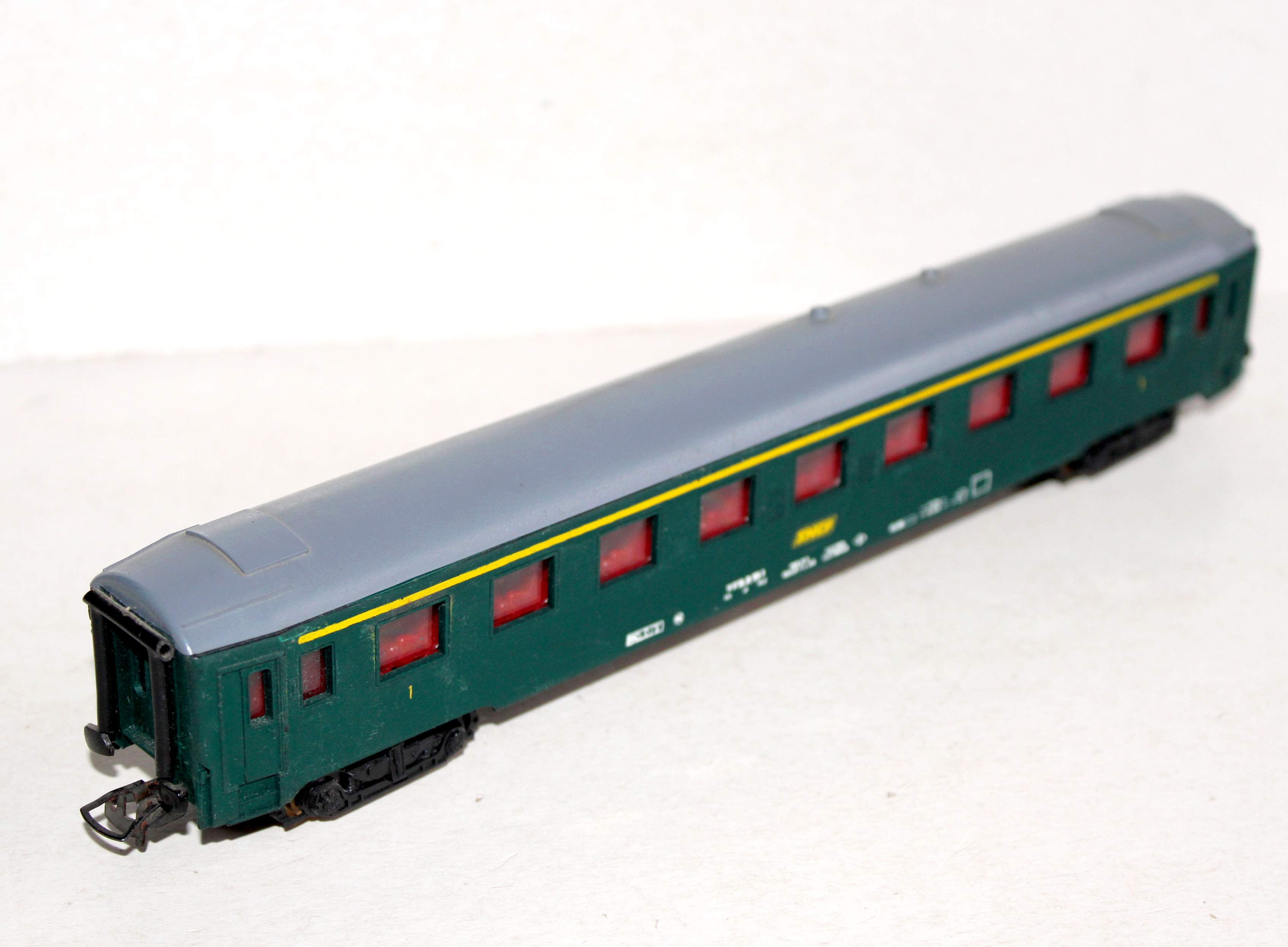 RARE! GéGé HO 6404 VOITURE VOYAGEUR 1e CLASSE A 9 COMPARTIMENTS UIC SNCF AMENAGÉ