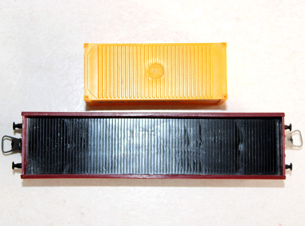 Thumbnail: JOUEF HO 652000 B, WAGON TOMBEREAU PLAT RIDELLE BAS, PORTE CONTAINER DANZAZ SNCF