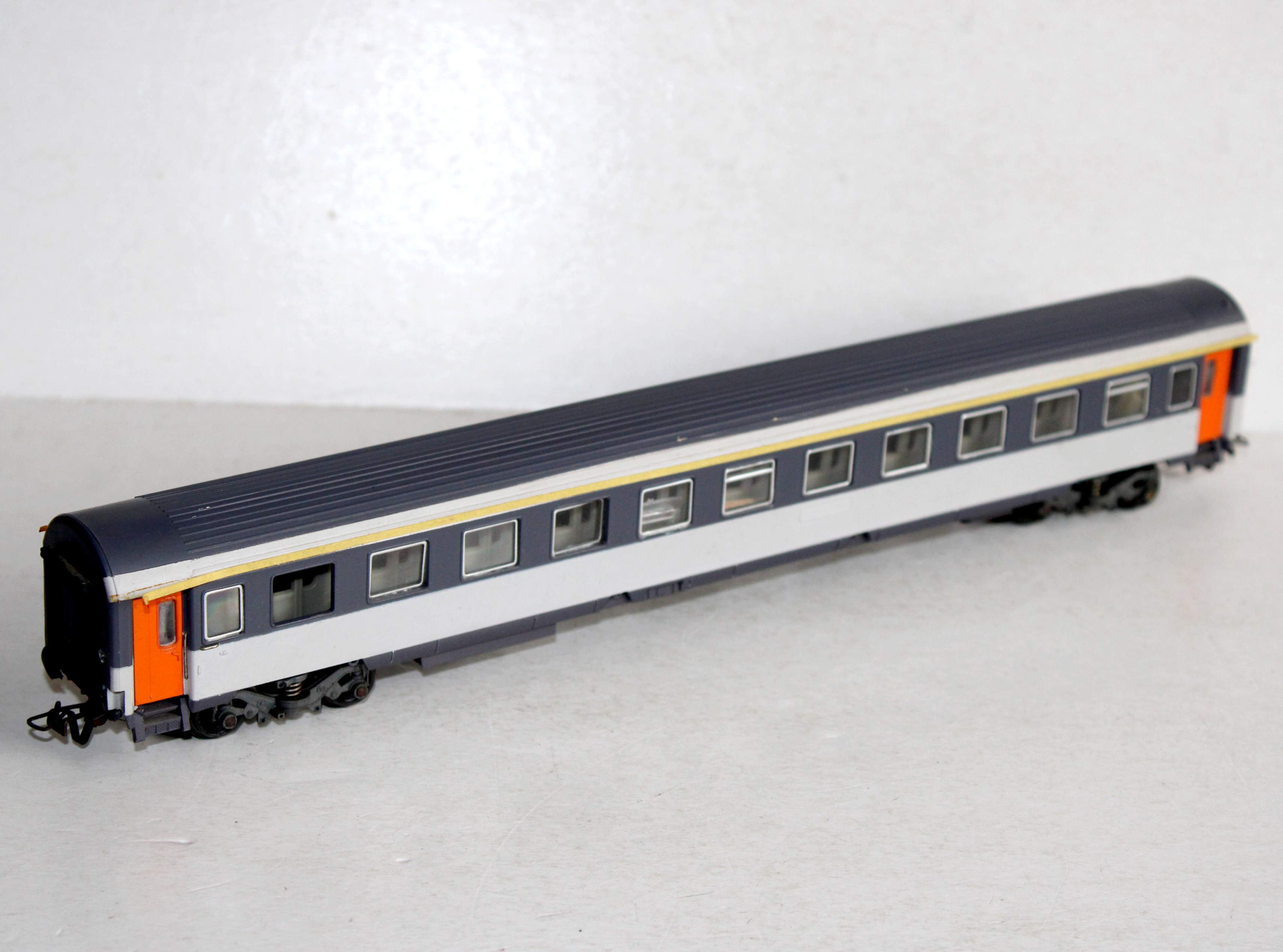 MOUGEL HO 1013 VOITURE VOYAGEUR GRD LIGNE COMPARTIMENT CORAIL 1e Cl SNCF AMENAGÉ