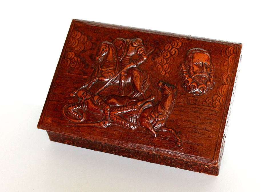 COFFRET BOITE A TABAC, CIGARE EN CUIR SCENE COMBAT CHEVALIER EN RELIEF 24x17x6cm