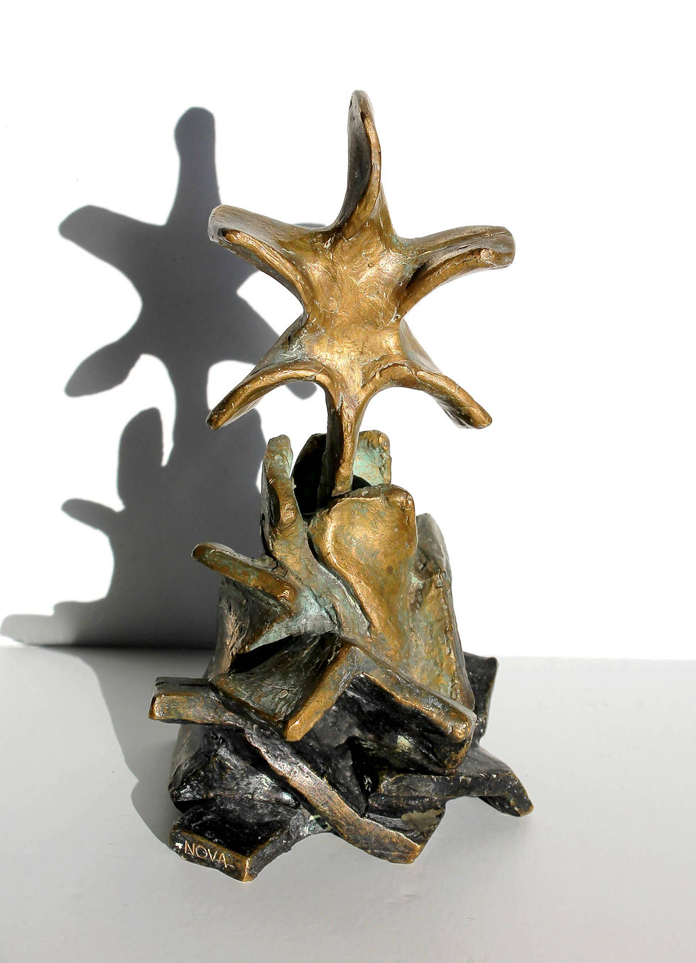 JOLIE ANCIENNE SCULPTURE SIGNÉ « NOVA » EN BRONZE – SUJET ETOILE STYLISÉ 18x10cm