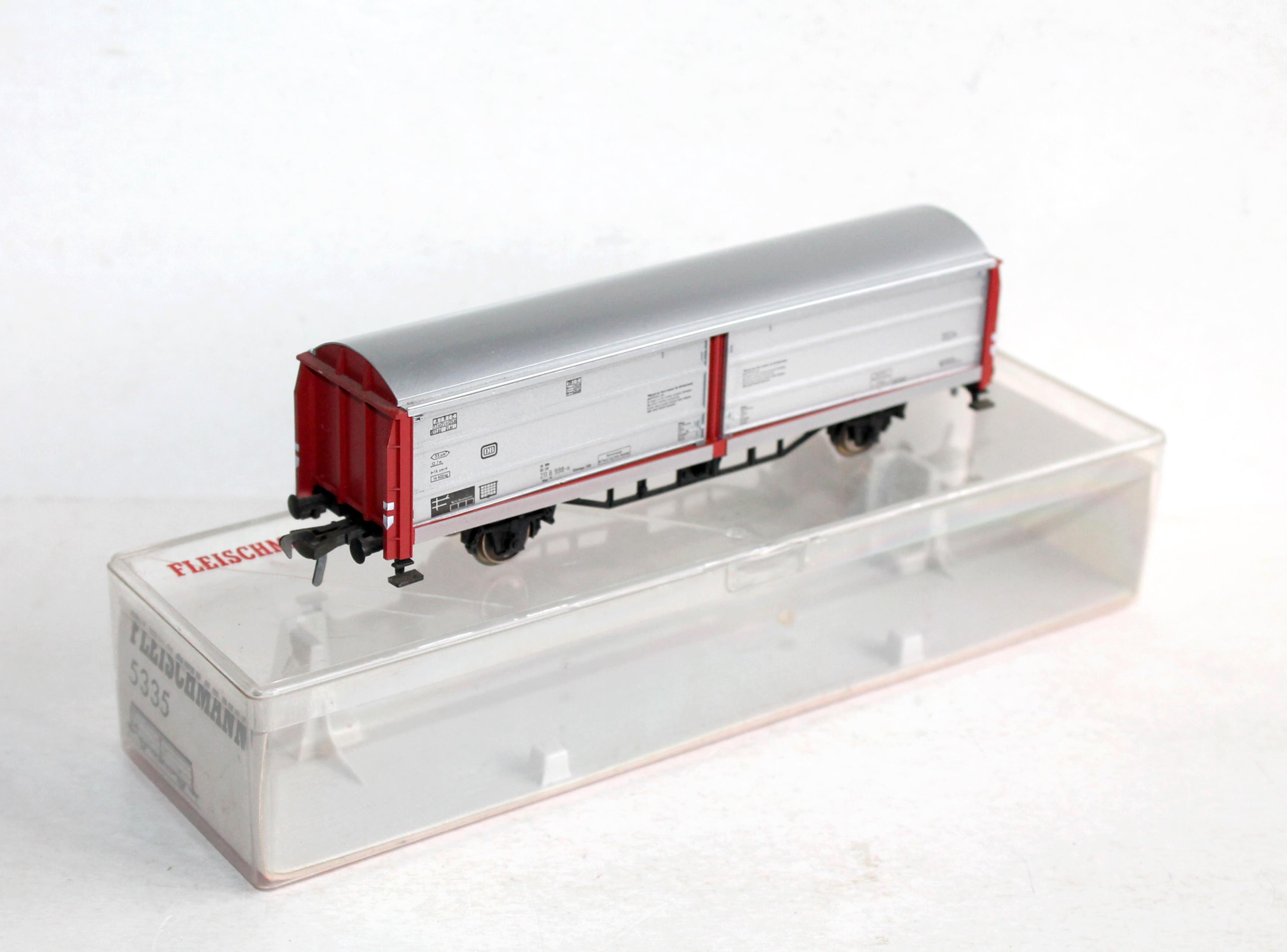 FLEISCHMANN HO N°5335 WAGON COUVERT A PAROIS COULISSANTE, FOURGON MARCHANDISE DB