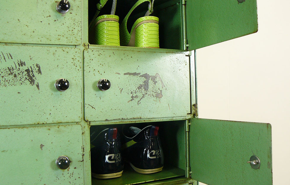 Thumbnail: Vintage Industrial Bank Of 10 Compartment Lockers