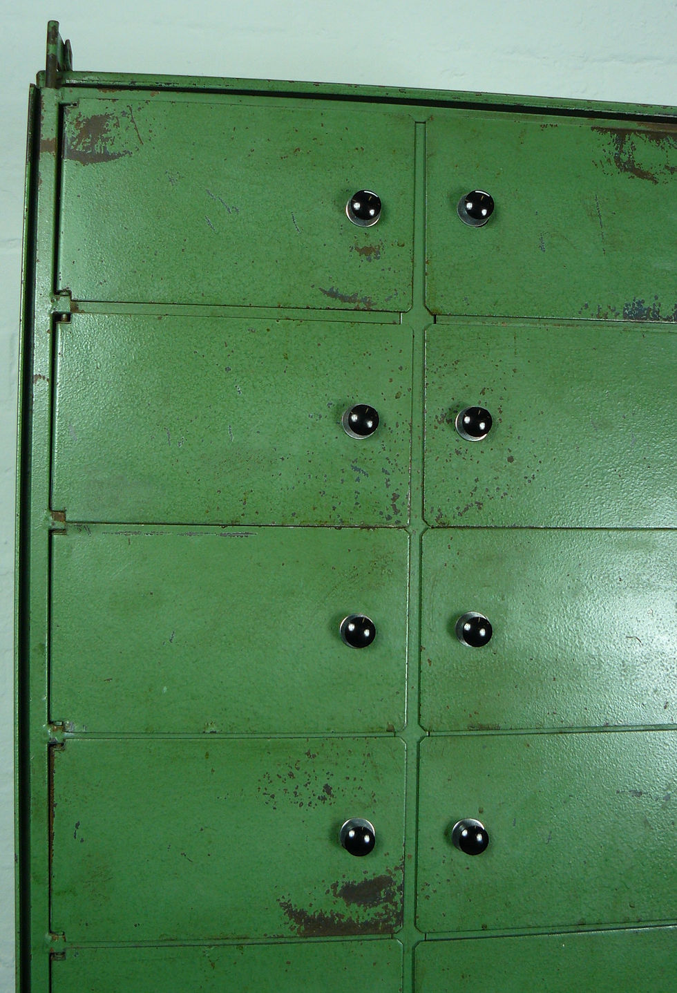 Thumbnail: Vintage Industrial Bank Of 10 Compartment Lockers