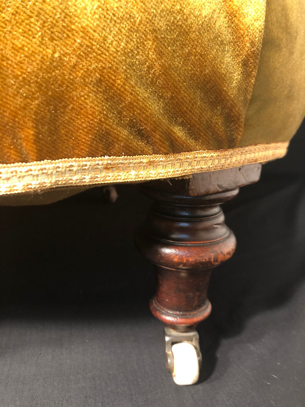 Thumbnail: Antique Buttoned Conversation Seat - Corner Seat Sofa.