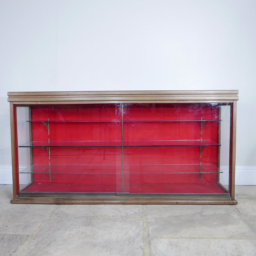 Thumbnail: Low Shop Display Cabinet full 3